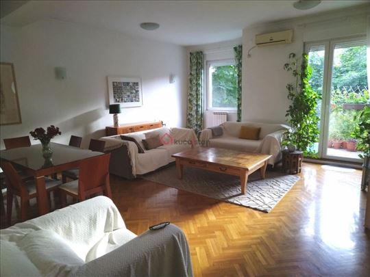 Dorćol. Trostrano orjentisan. Svetao. Kvalitetan
