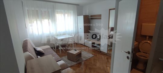 Garsonjera sa parking mestom