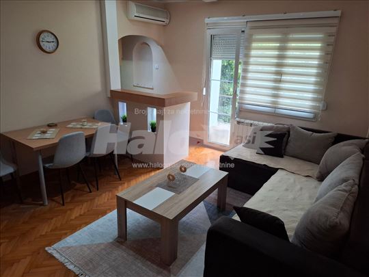Namesten, trosoban stan, 54m2, Stari Merkator