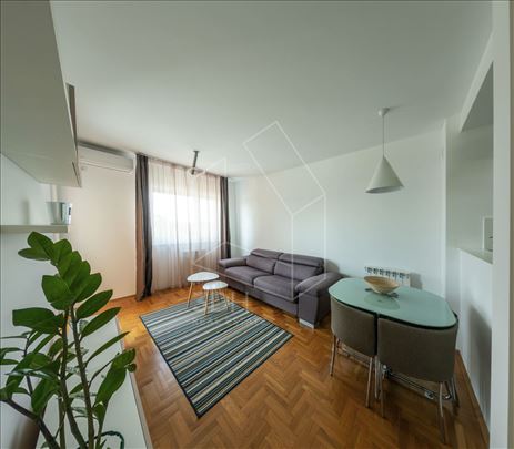 Novi Beograd 45m2 sa lođom, blok 72, renoviran