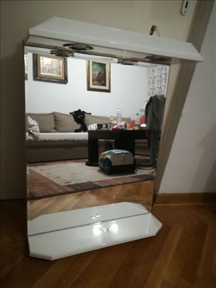 Kupatilsko ogledalo sa osvetljenjem