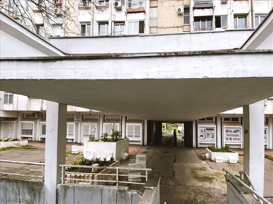 Lokal 96m2 iza Zeptera i JKP Skloništa