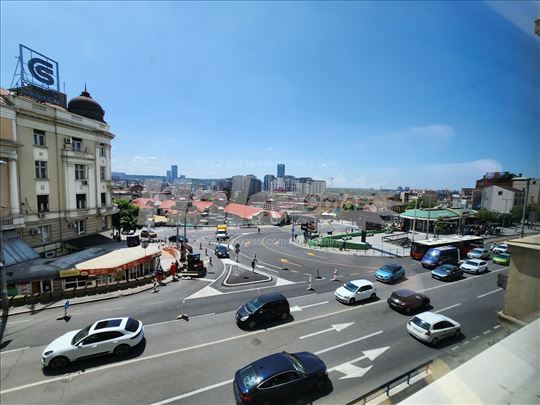 Lux salonski stan u strogom centru Beograda
