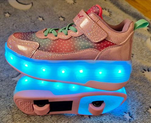 Patike sa točkićima, pearl pink,ima brojeva,punjiv