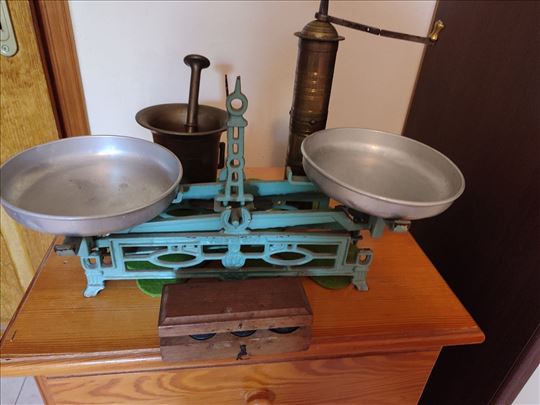 Stara vaga, mlin za kafu i avan