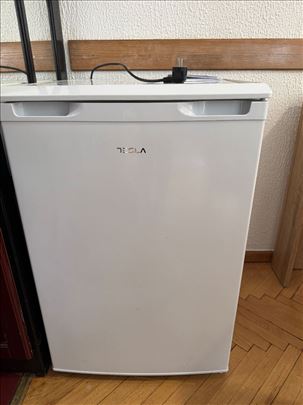Tesla zamrzivač, koriscen 5 meseci, kao nov