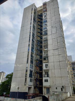 blok 63 trosoban stan adaptiran u troiposoban 87m2