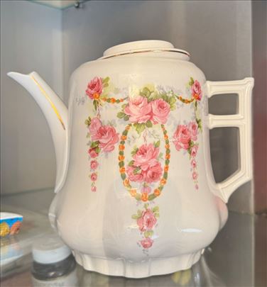 Čajnik porcelan starinski