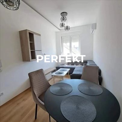 Centar, jednoiposoban 40m2, prvi sprat, eg/s