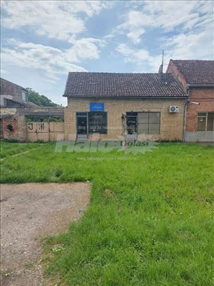 Prodaja kuće u centru Debeljače.