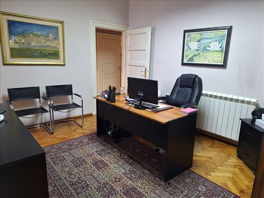 Salonski stan u neposrednoj blizini Skadarlije