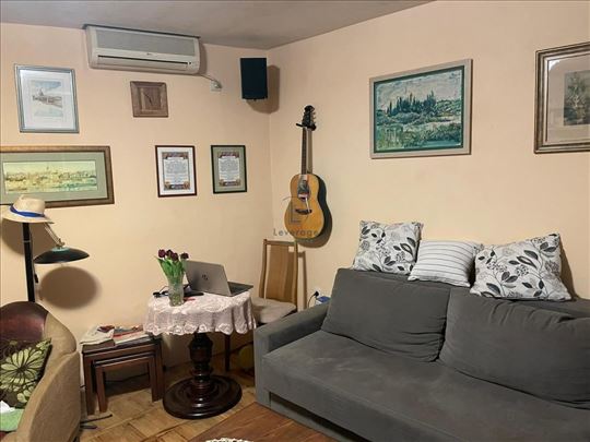 Stara Karaburma, kuća, 87 + 8 m2