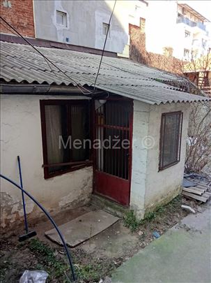 Zvezdara, Rifata Burdzevica, uknjizena garsonjera 