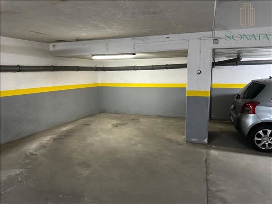 Garažno mesto 12m2, Stojana Protića