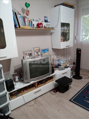 Izdajem jednosoban namešten stan opština Zemun 
