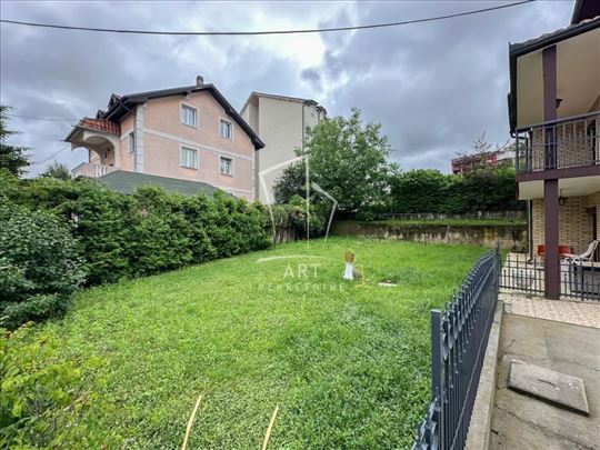 Medak 3, stan sa dvorištem, mereno 107m2, sa 4 par