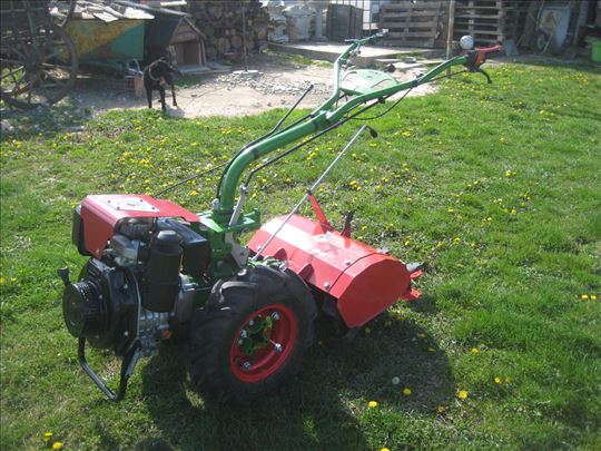 Motokultivator FPM 406 D sa vučnom frezom na stel