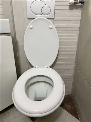 WC šolja sa poklopcem - Hatrija