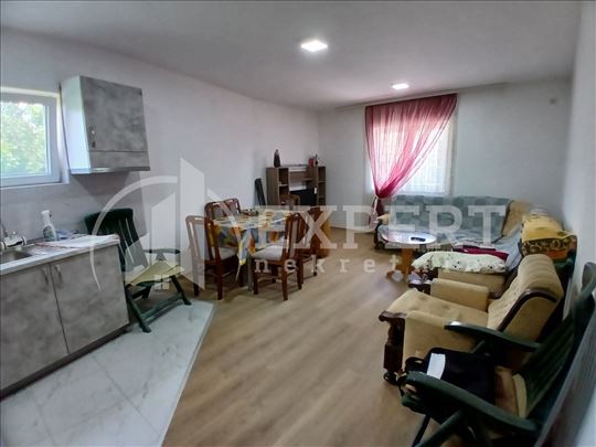 Izdaje se dvoiposoban stan u Donjoj Vrežini, 58m2,