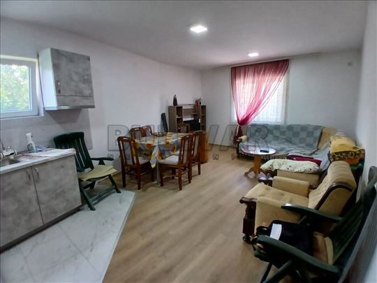 Izdaje se dvoiposoban stan u Donjoj Vrežini, 58m2,