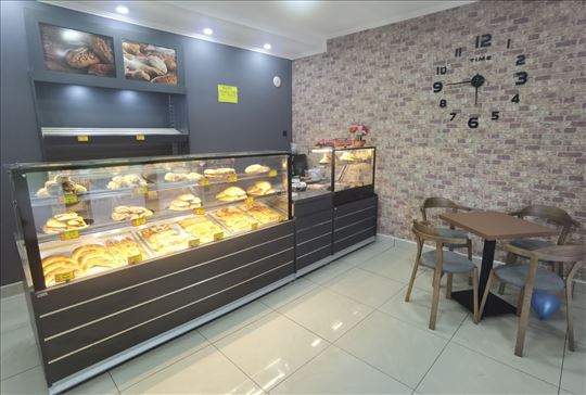Komplet vitrine tople, neutralne stone, novo