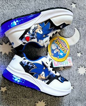 Sonik patike sa etiketom, đon svetli, ima brojeva