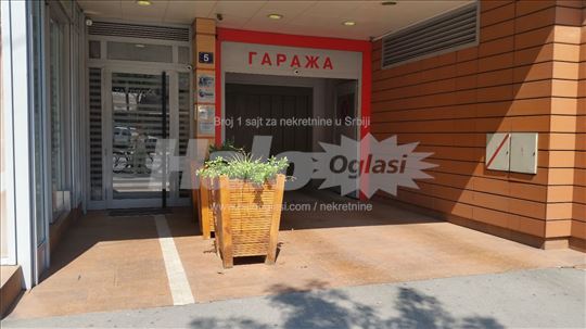Izdajem garažno mesto, Takovska-Centar, Stari grad