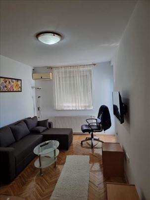 Jednoiposoban stan na Grbavici