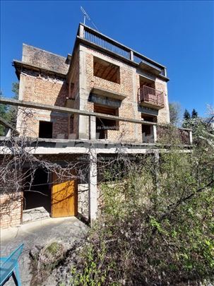 Kuća u blizini Manastira Krušedol
