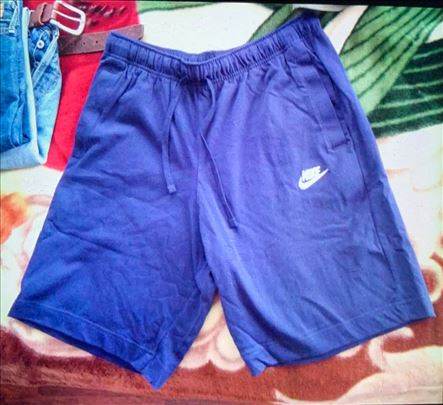 Nike šorc broj L nov