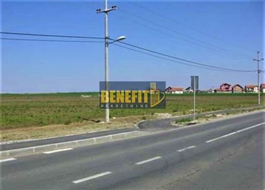 Odličan plac od 698 ari u Ugrinovcima