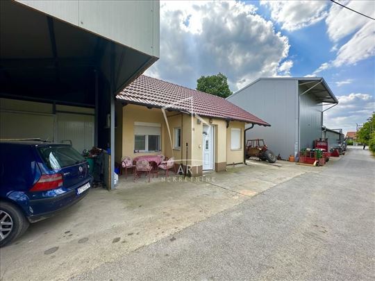 Stari Banovci, uknjiženo, plac 9 ari, hladnjača ID