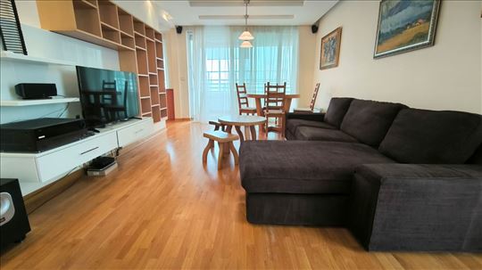 Belvil,106m2,Top Pozicija,2 Garažna mesta,Namešten