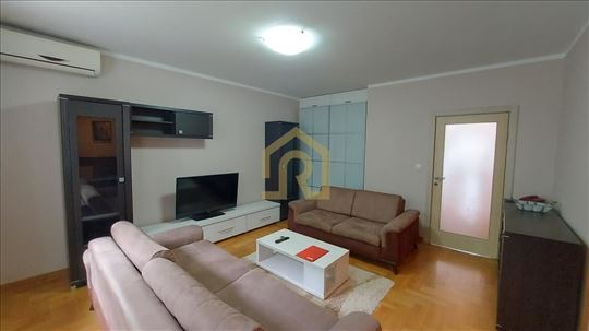 Izdavanje, stan, Bul. Arsenija Carnojevica, 65m2, 