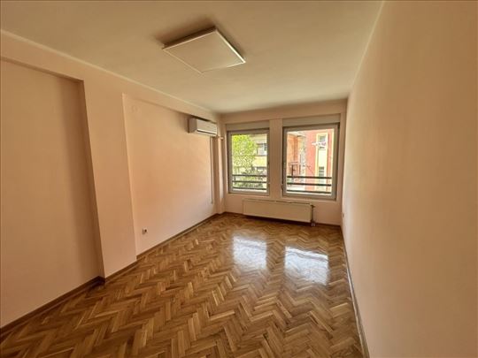 Odličan dvosoban stan u samom Centru grada! 