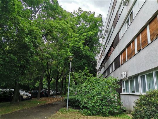 Blok 45, četvorospratnica, Nehruova, dvosoban