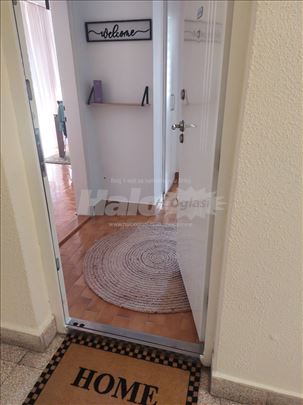Izdajem stan Vojvode Brane sa komunalijama 