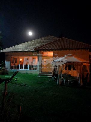 Kuća 260 m² sa poslovnim prostorom, plac 19 ari