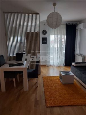 Garsonjera na Altini 