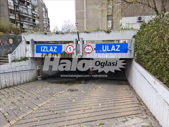 Izdaje se garazno mesto u bloku 22 preko puta SC
