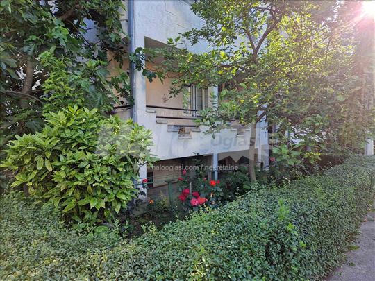 Makedonska 5 Zemun, Izdavanje 56 m2 