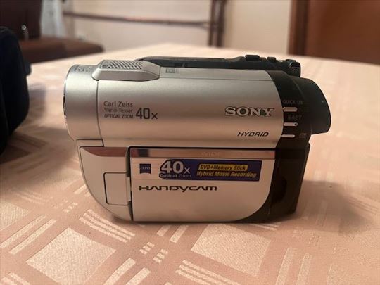 Prodajem kameru Sony
