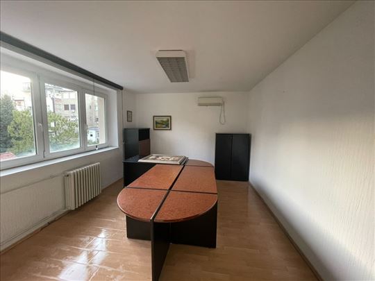 Izdaje se nameštena kancelarija u centru Beograda
