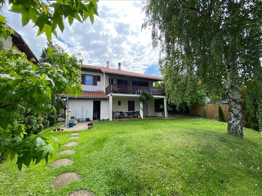 Lipovica, kuća od 176 m2 na 13 ari placa, uknj.