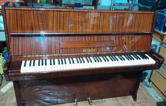 Pianino Petrof, model 114