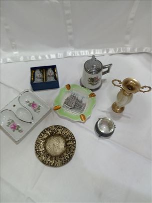 Set suvenira iz sveta, od porcelana i 1 od metala