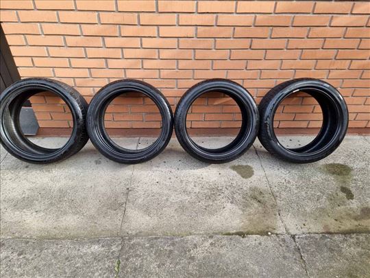 Auto gume 225 40 18  pirelli p zero