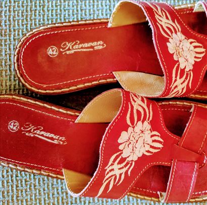 Crvene ženske kožne papuče