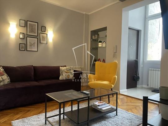 Dorćol, mereno 75 m2, salonski, renoviran, uknjiže