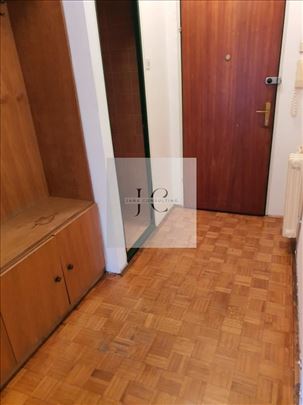 Izdaje se prostran trosoban stan – 95m², 1. sprat,